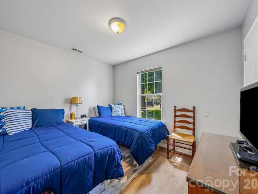 551 Porter Street, Charlotte, NC 28208.  MLS# CAR4420358, YatesRealty ID 48141. 