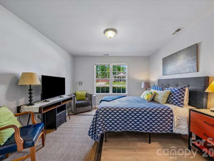 551 Porter Street, Charlotte, NC 28208.  MLS# CAR4420358, YatesRealty ID 48141. 