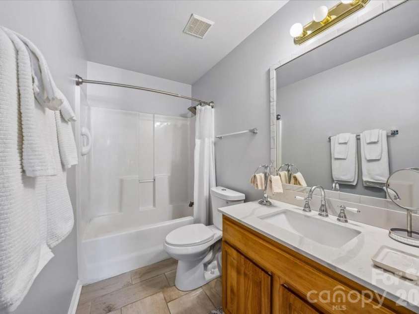 551 Porter Street, Charlotte, NC 28208.  MLS# CAR4420358, YatesRealty ID 48141. 