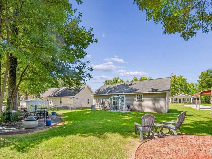 551 Porter Street, Charlotte, NC 28208.  MLS# CAR4420358, YatesRealty ID 48141. 