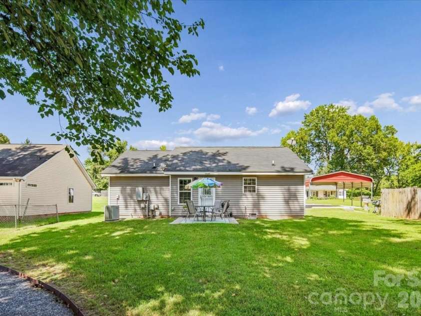 551 Porter Street, Charlotte, NC 28208.  MLS# CAR4420358, YatesRealty ID 48141. 