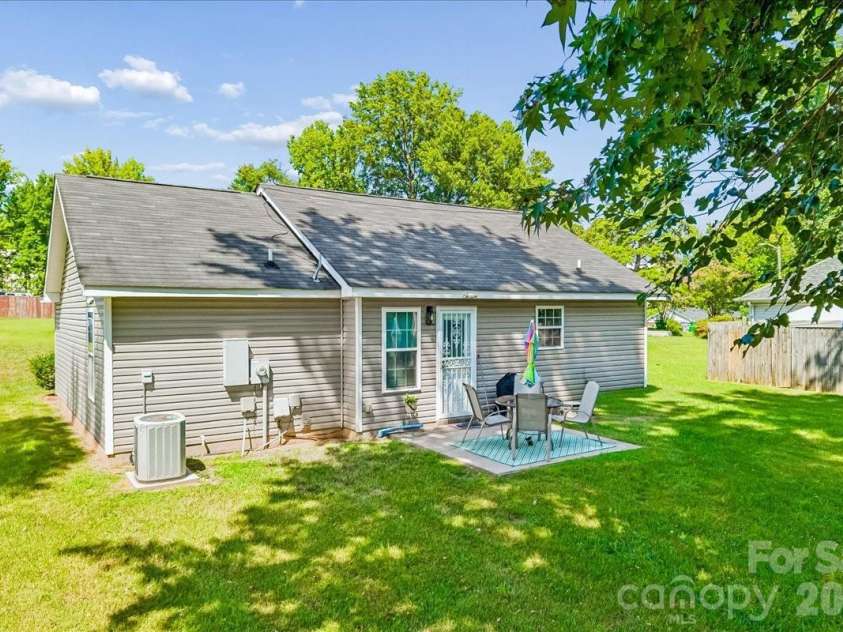 551 Porter Street, Charlotte, NC 28208.  MLS# CAR4420358, YatesRealty ID 48141. 