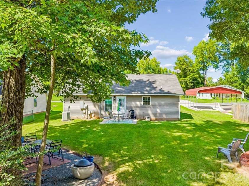 551 Porter Street, Charlotte, NC 28208.  MLS# CAR4420358, YatesRealty ID 48141. 
