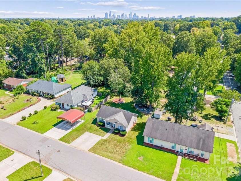 551 Porter Street, Charlotte, NC 28208.  MLS# CAR4420358, YatesRealty ID 48141. 