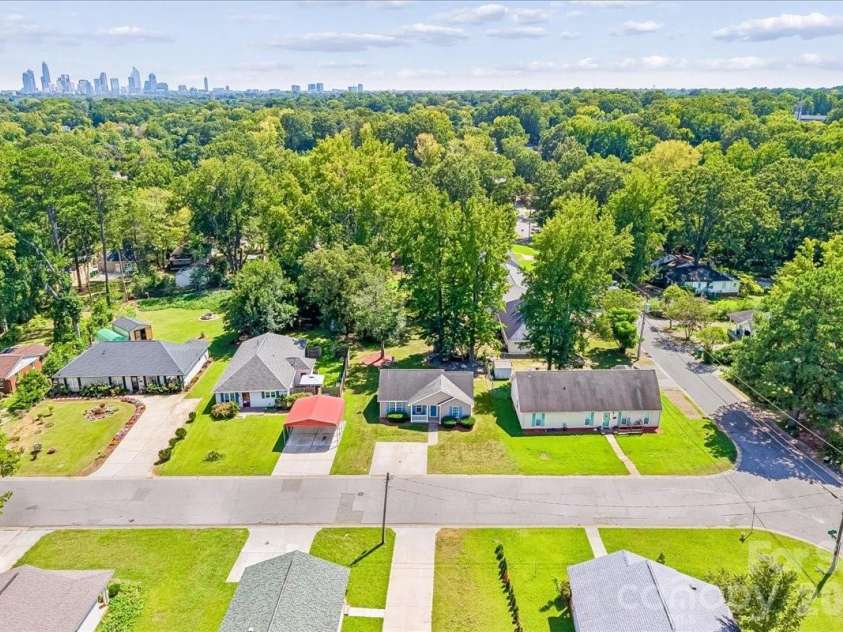 551 Porter Street, Charlotte, NC 28208.  MLS# CAR4420358, YatesRealty ID 48141. 