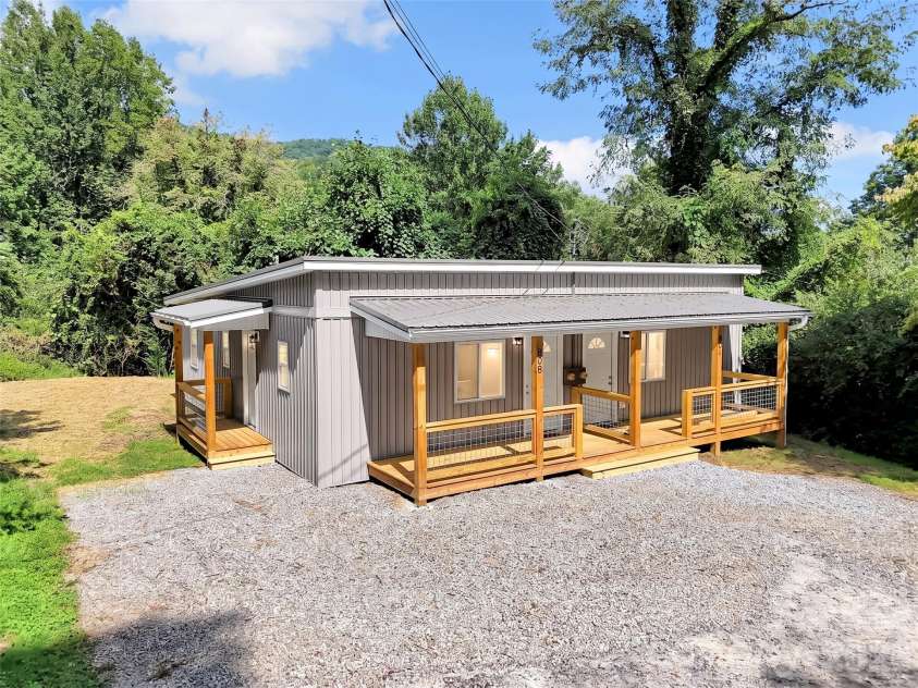 80 Mcelroy Street, Waynesville, NC 28786.  MLS# CAR4420052, YatesRealty ID 48142. 