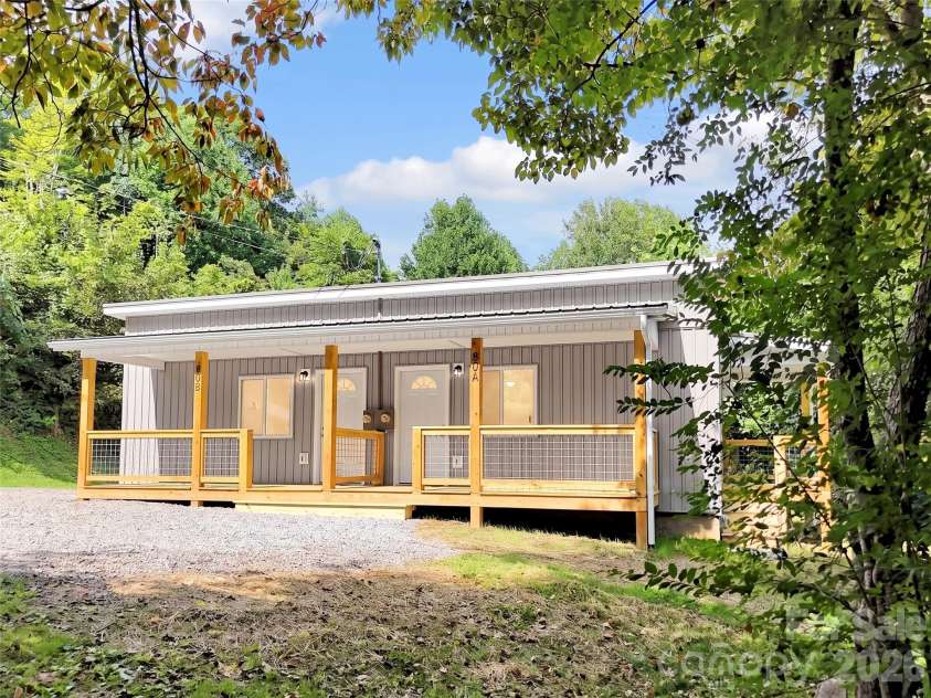 80 Mcelroy Street, Waynesville, NC 28786.  MLS# CAR4420052, YatesRealty ID 48142. 
