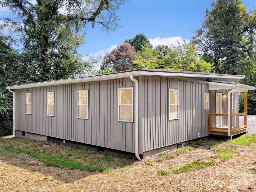 80 Mcelroy Street, Waynesville, NC 28786.  MLS# CAR4420052, YatesRealty ID 48142. 