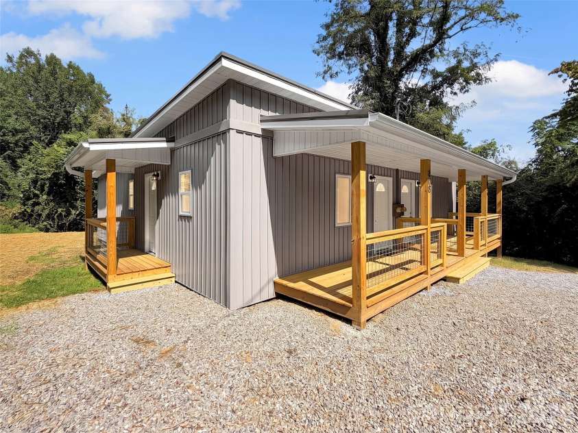 80 Mcelroy Street, Waynesville, NC 28786.  MLS# CAR4420052, YatesRealty ID 48142. 