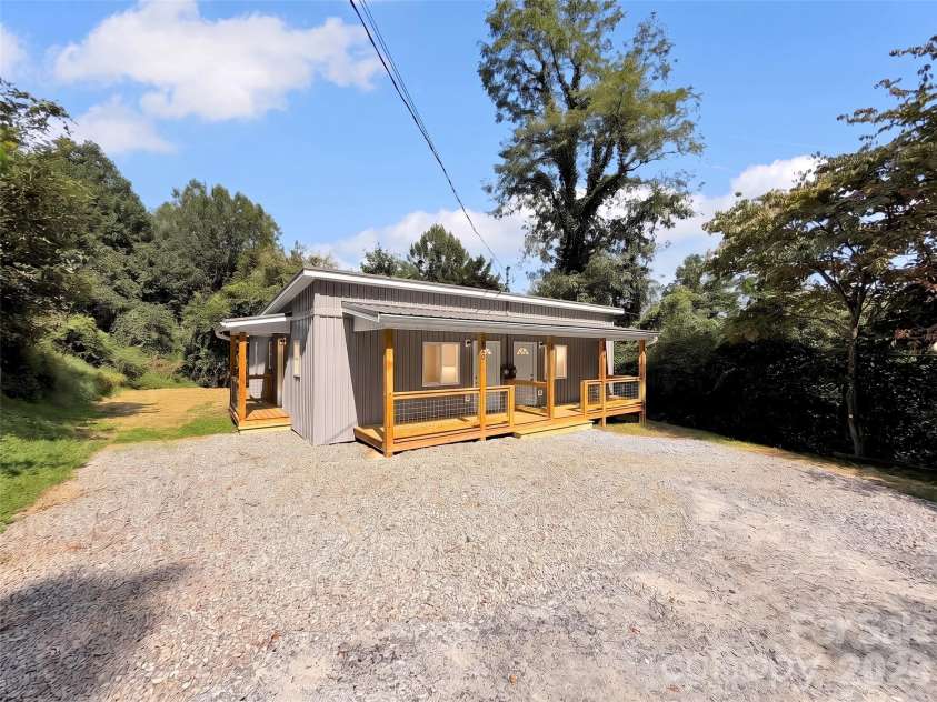 80 Mcelroy Street, Waynesville, NC 28786.  MLS# CAR4420052, YatesRealty ID 48142. 