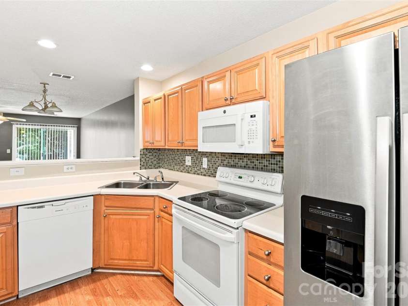 10728 Holly Ridge Boulevard, Charlotte, NC 28216.  MLS# CAR4418426, YatesRealty ID 48143. 