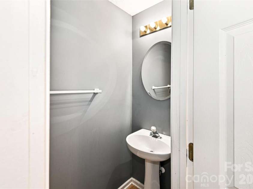 10728 Holly Ridge Boulevard, Charlotte, NC 28216.  MLS# CAR4418426, YatesRealty ID 48143. 