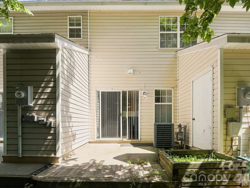 10728 Holly Ridge Boulevard, Charlotte, NC 28216.  MLS# CAR4418426, YatesRealty ID 48143. 