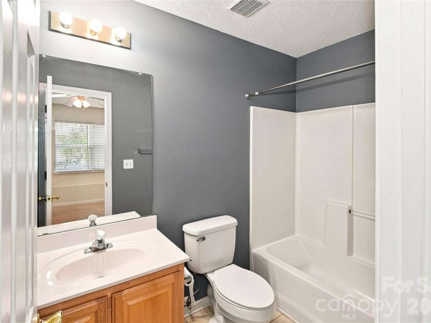 10728 Holly Ridge Boulevard, Charlotte, NC 28216.  MLS# CAR4418426, YatesRealty ID 48143. 
