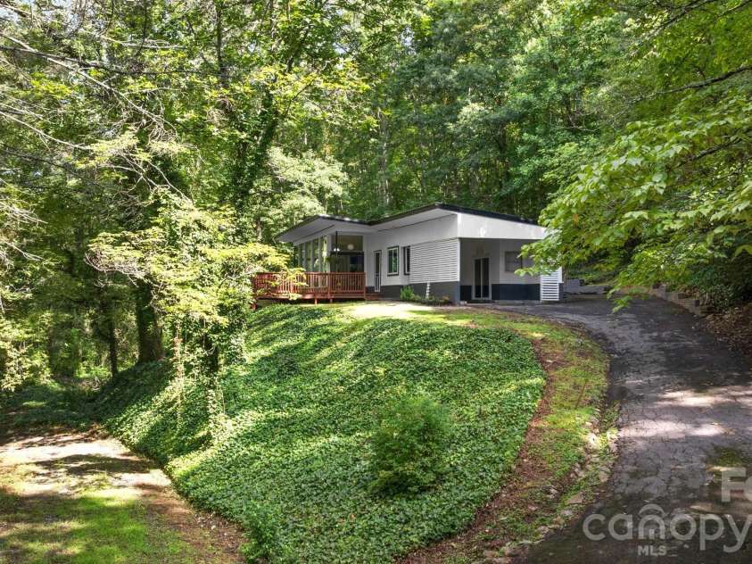 103 Riverwood Drive, Sylva, NC 28779.  MLS# CAR4420195, YatesRealty ID 48144. Side View and Driveway
