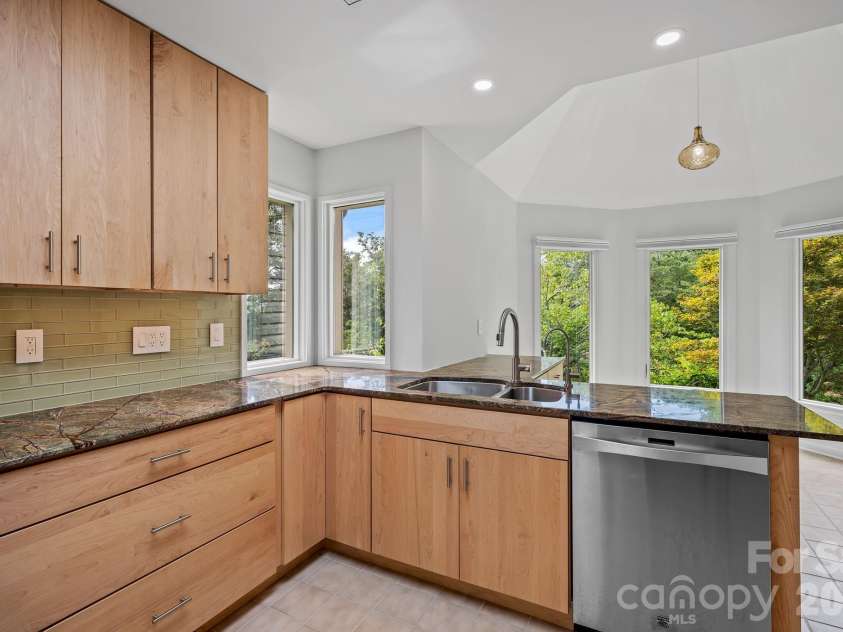 163 Woodburn Drive, Swannanoa, NC 28778.  MLS# CAR4419446, YatesRealty ID 48148. 