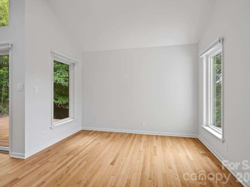 163 Woodburn Drive, Swannanoa, NC 28778.  MLS# CAR4419446, YatesRealty ID 48148. 