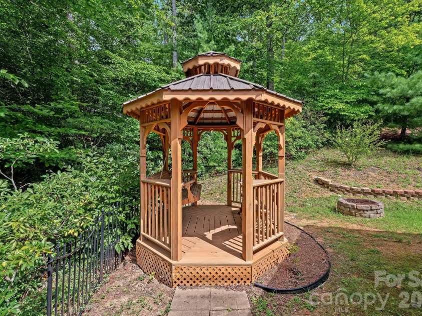 163 Woodburn Drive, Swannanoa, NC 28778.  MLS# CAR4419446, YatesRealty ID 48148. 