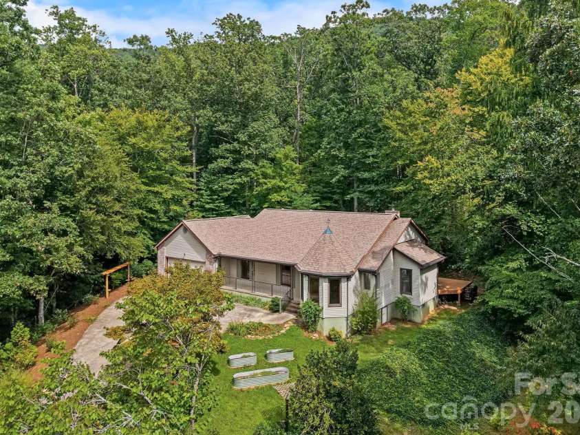 163 Woodburn Drive, Swannanoa, NC 28778.  MLS# CAR4419446, YatesRealty ID 48148. 