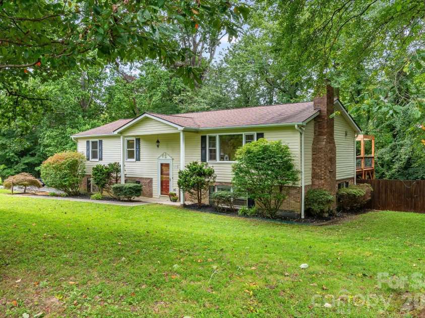 129 Whisperwood Drive, Hendersonville, NC 28791.  MLS# CAR4419413, YatesRealty ID 48149. 