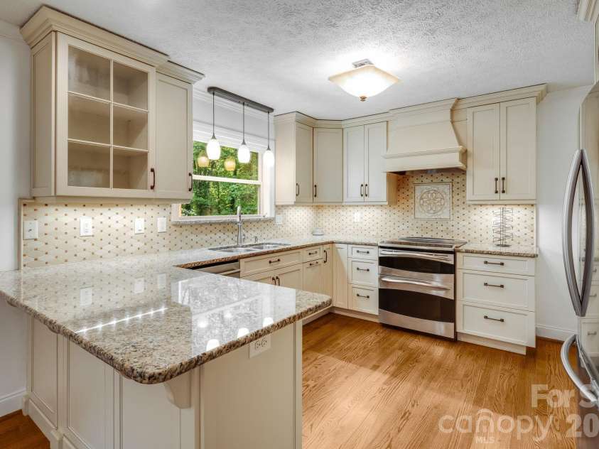 129 Whisperwood Drive, Hendersonville, NC 28791.  MLS# CAR4419413, YatesRealty ID 48149. 