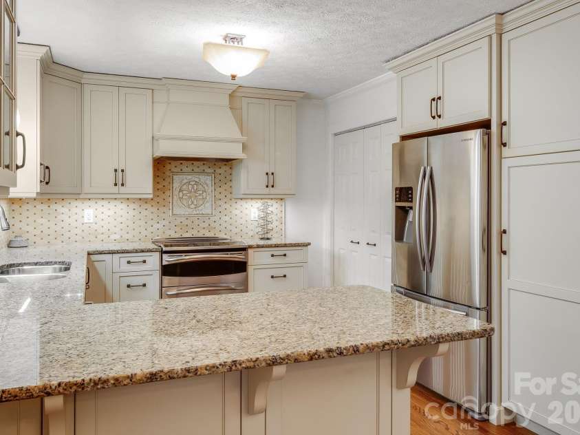 129 Whisperwood Drive, Hendersonville, NC 28791.  MLS# CAR4419413, YatesRealty ID 48149. 