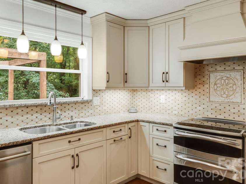129 Whisperwood Drive, Hendersonville, NC 28791.  MLS# CAR4419413, YatesRealty ID 48149. 