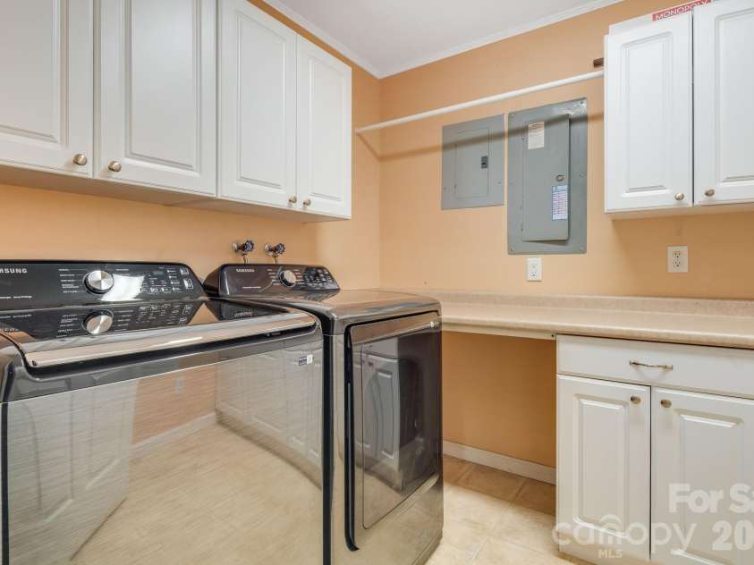 129 Whisperwood Drive, Hendersonville, NC 28791.  MLS# CAR4419413, YatesRealty ID 48149. 