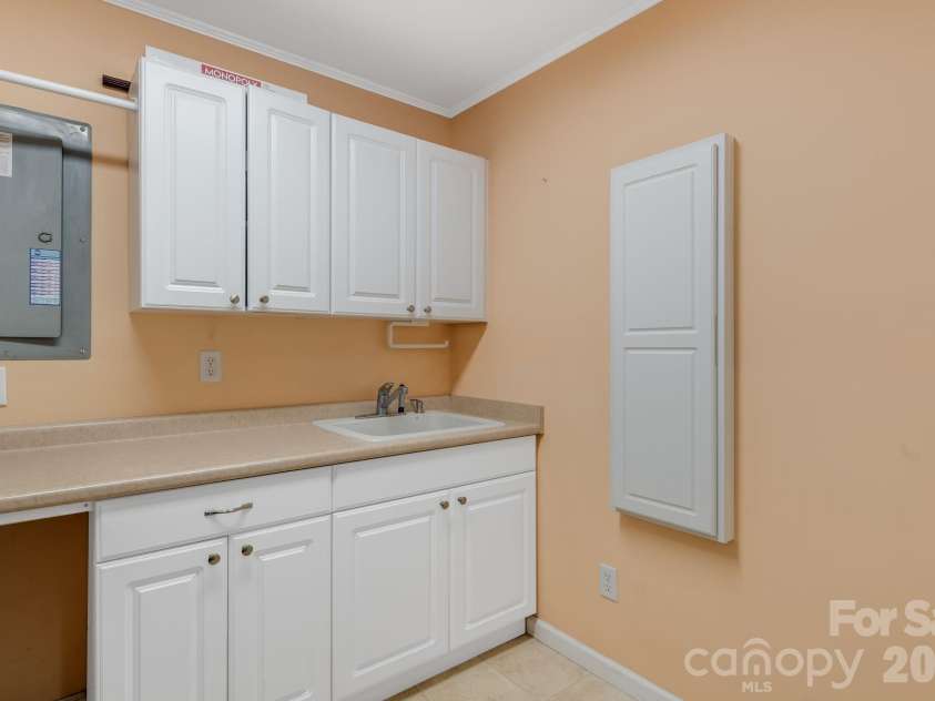 129 Whisperwood Drive, Hendersonville, NC 28791.  MLS# CAR4419413, YatesRealty ID 48149. 
