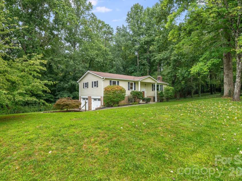 129 Whisperwood Drive, Hendersonville, NC 28791.  MLS# CAR4419413, YatesRealty ID 48149. 