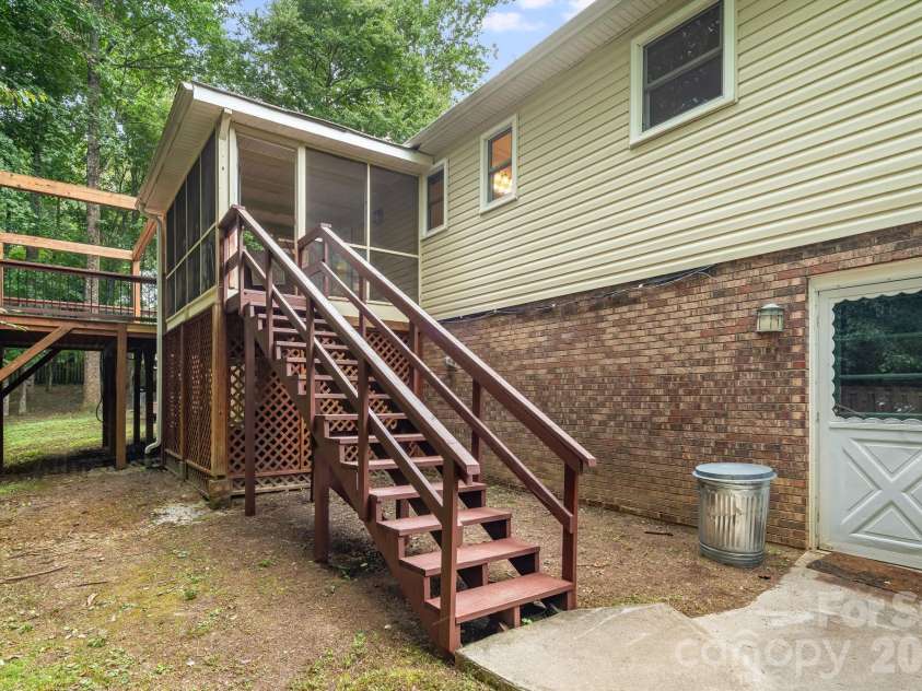 129 Whisperwood Drive, Hendersonville, NC 28791.  MLS# CAR4419413, YatesRealty ID 48149. 
