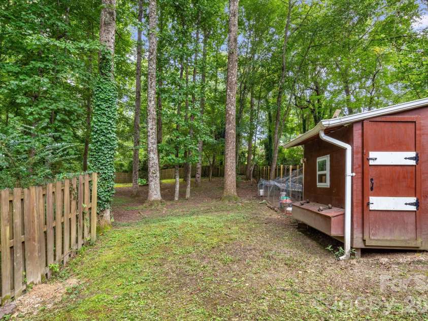 129 Whisperwood Drive, Hendersonville, NC 28791.  MLS# CAR4419413, YatesRealty ID 48149. 