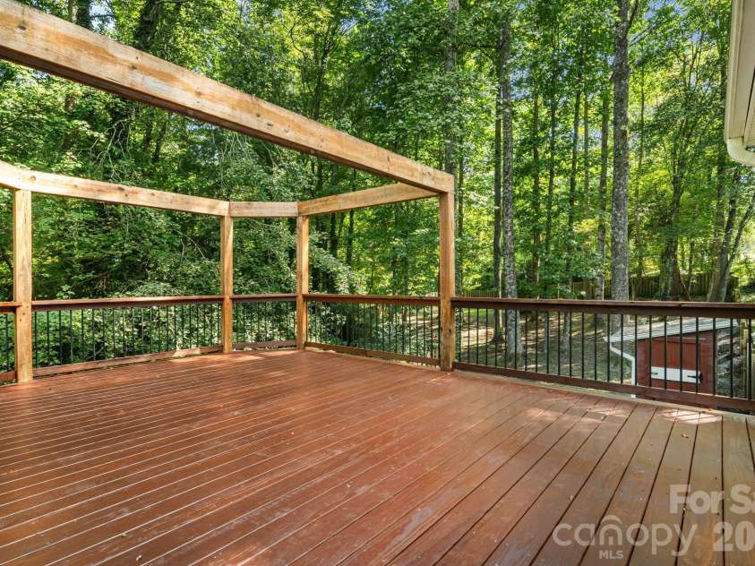 129 Whisperwood Drive, Hendersonville, NC 28791.  MLS# CAR4419413, YatesRealty ID 48149. 