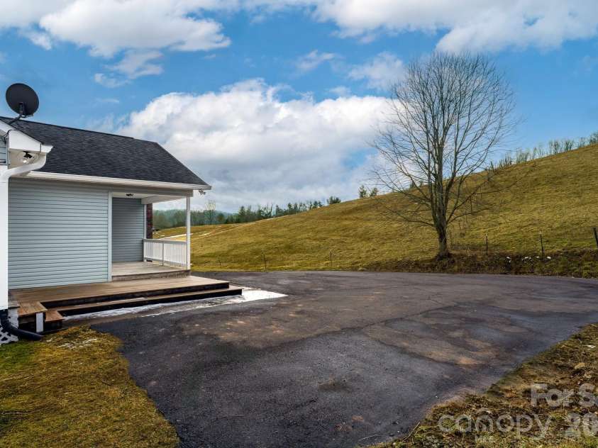 7215 Hwy 421 Highway, Vilas, NC 28692.  MLS# CAR4346683, YatesRealty ID 4815. 