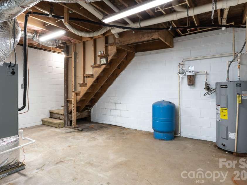 7215 Hwy 421 Highway, Vilas, NC 28692.  MLS# CAR4346683, YatesRealty ID 4815. 