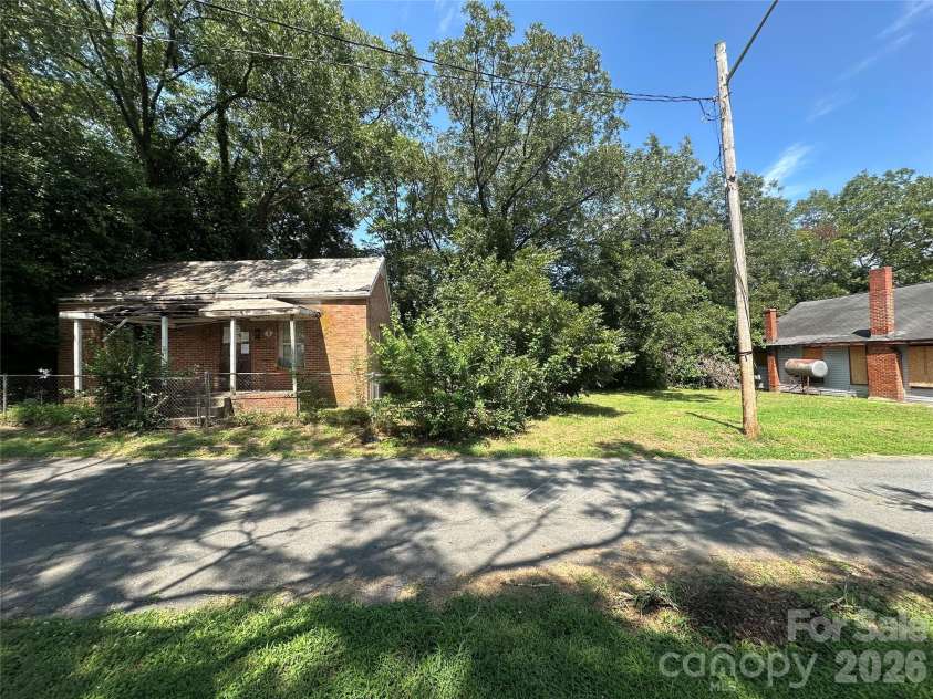 806 Gordon Street, Monroe, NC 28112.  MLS# CAR4420248, YatesRealty ID 48151. 