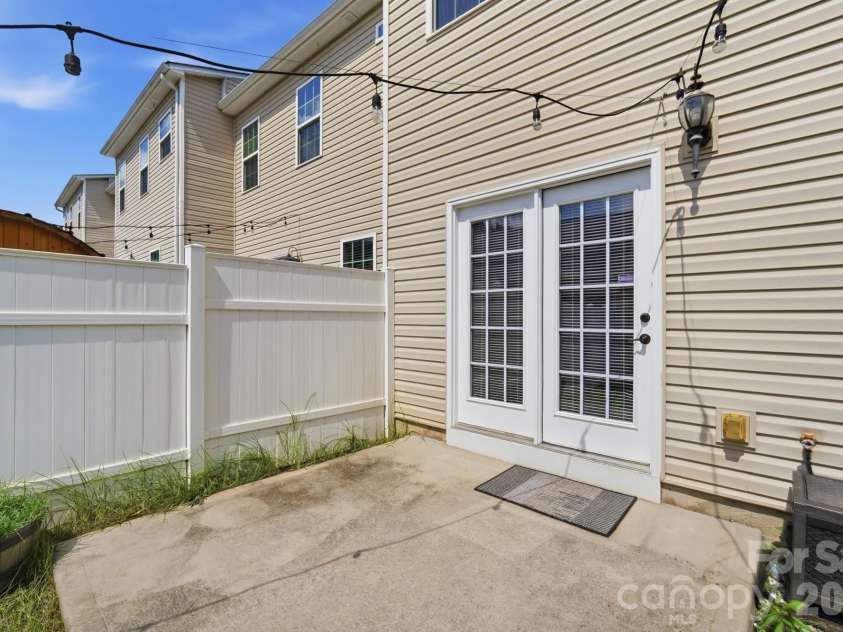 6564 Hasley Woods Drive, Huntersville, NC 28078.  MLS# CAR4410992, YatesRealty ID 48153. 