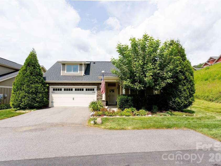 28 Westfield Way, Candler, NC 28715.  MLS# CAR4417037, YatesRealty ID 48154. 