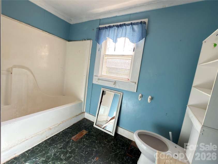 331 Grant Street, Spencer, NC 28159.  MLS# CAR4420150, YatesRealty ID 48155. Bathroom