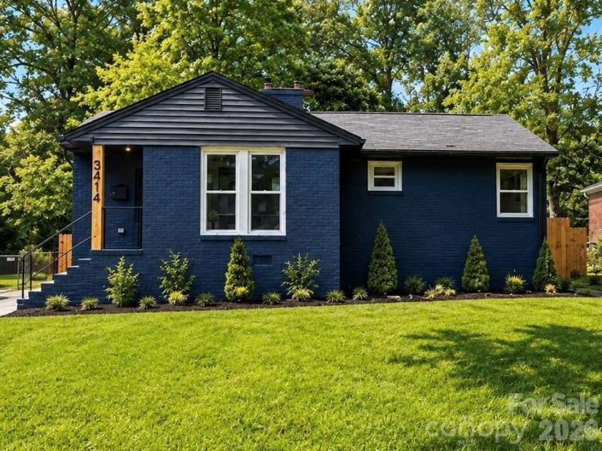 3414 Bonaire Drive, Charlotte, NC 28208.  MLS# CAR4420141, YatesRealty ID 48158. 