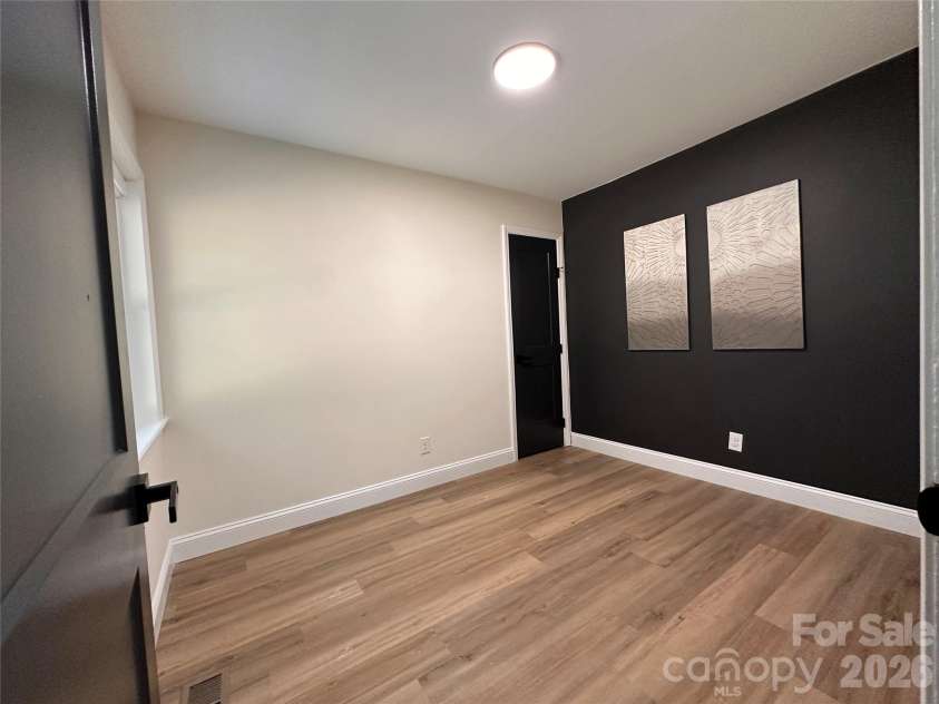 3414 Bonaire Drive, Charlotte, NC 28208.  MLS# CAR4420141, YatesRealty ID 48158. 