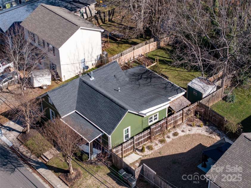 506 Campus Street, Charlotte, NC 28216.  MLS# CAR4217971, YatesRealty ID 4816. 