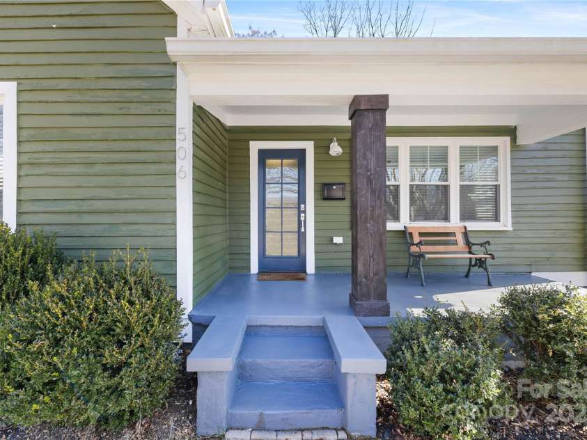 506 Campus Street, Charlotte, NC 28216.  MLS# CAR4217971, YatesRealty ID 4816. Adorable front porch!