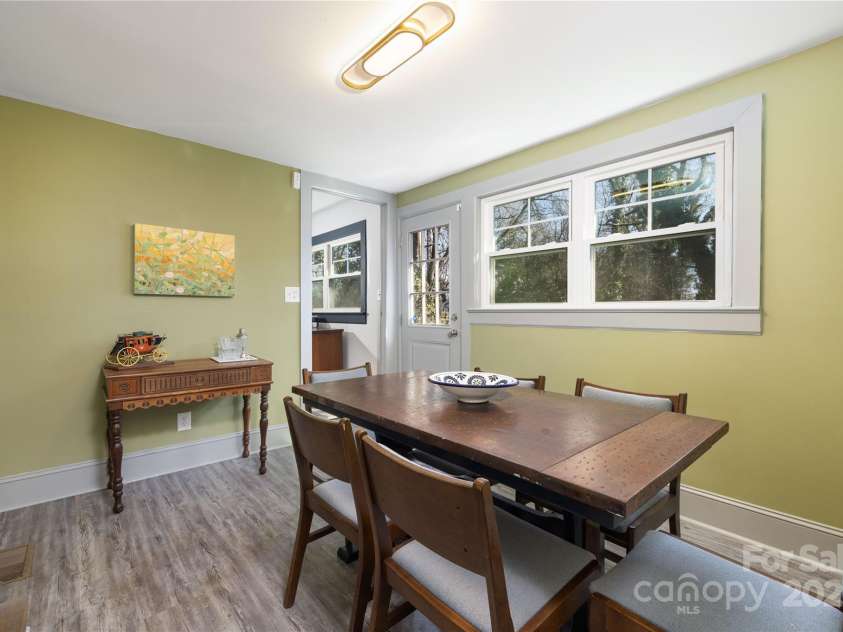 506 Campus Street, Charlotte, NC 28216.  MLS# CAR4217971, YatesRealty ID 4816. Dining Room- great natural light!