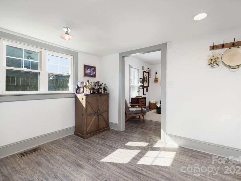 506 Campus Street, Charlotte, NC 28216.  MLS# CAR4217971, YatesRealty ID 4816. Ktichen
