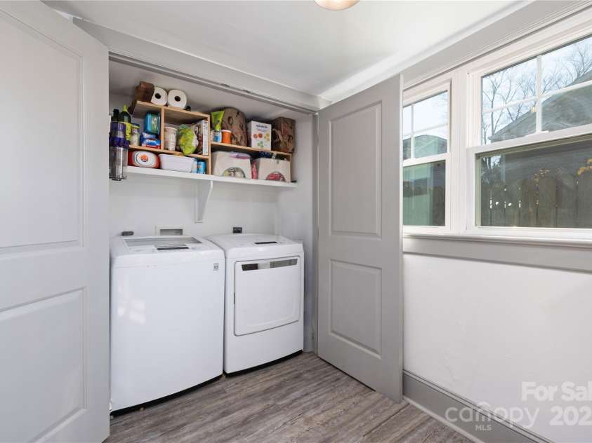506 Campus Street, Charlotte, NC 28216.  MLS# CAR4217971, YatesRealty ID 4816. Laundry closet