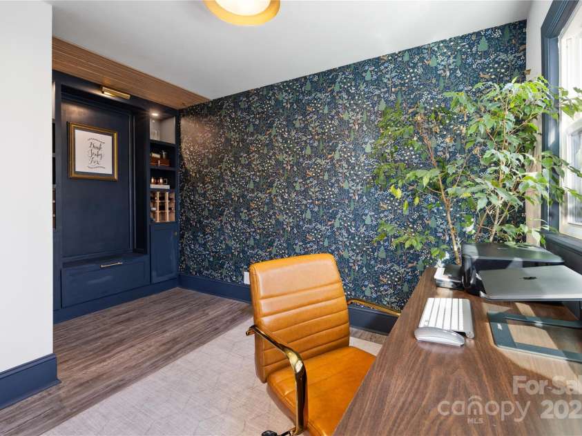 506 Campus Street, Charlotte, NC 28216.  MLS# CAR4217971, YatesRealty ID 4816. Office/3rd Bed