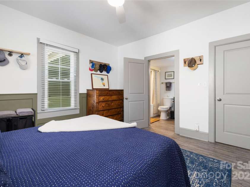 506 Campus Street, Charlotte, NC 28216.  MLS# CAR4217971, YatesRealty ID 4816. Primary Bed