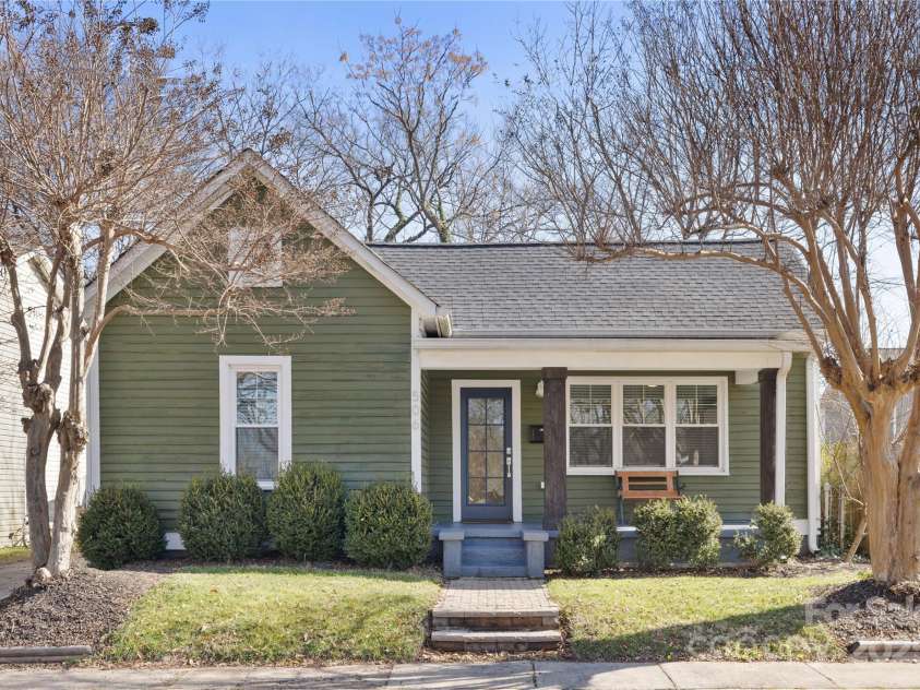 506 Campus Street, Charlotte, NC 28216.  MLS# CAR4217971, YatesRealty ID 4816. Welcome to 506 Campus!