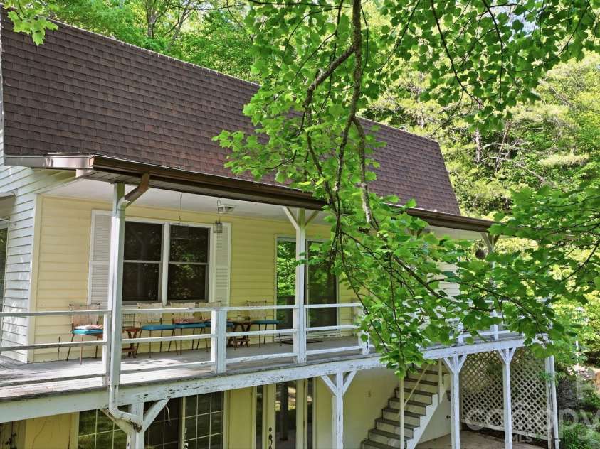 38 Pee Wee Branch Branch, Sylva, NC 28779.  MLS# CAR4418580, YatesRealty ID 48161. 